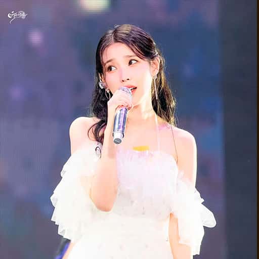IU - Artist in Toronto
