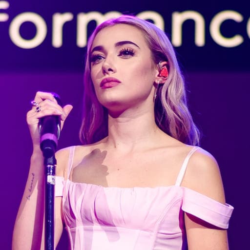 Olivia O'Brien in Toronto